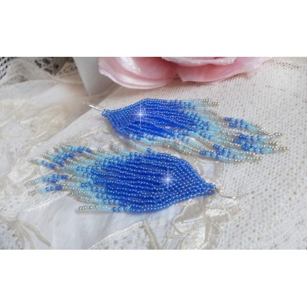 BO Soft Blue Dreams criado com contas de sementes de qualidade em azul safira, azul céu e prata com ganchos auriculares de prata 925/1000