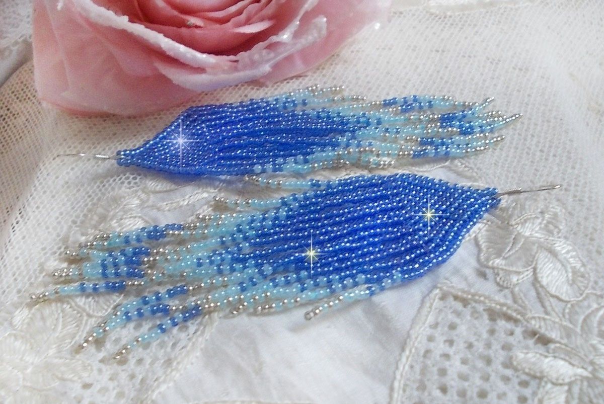 BO Soft Blue Dreams criado com contas de sementes de qualidade em azul safira, azul céu e prata com ganchos auriculares de prata 925/1000