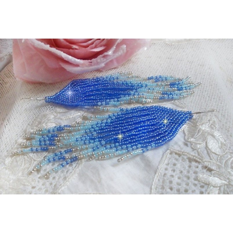 BO Soft Blue Dreams criado com contas de sementes de qualidade em azul safira, azul céu e prata com ganchos auriculares de prata 925/1000
