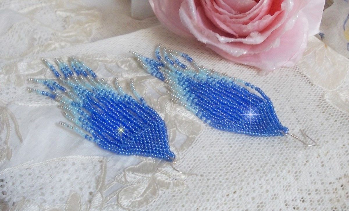 BO Soft Blue Dreams criado com contas de sementes de qualidade em azul safira, azul céu e prata com ganchos auriculares de prata 925/1000