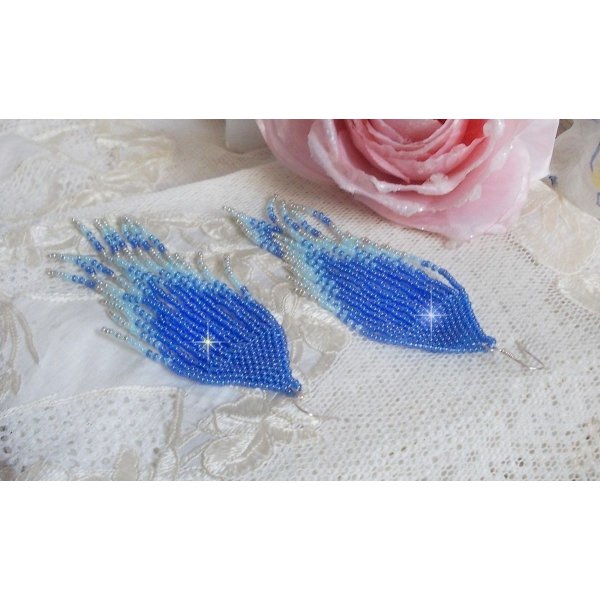 BO Soft Blue Dreams criado com contas de sementes de qualidade em azul safira, azul céu e prata com ganchos auriculares de prata 925/1000