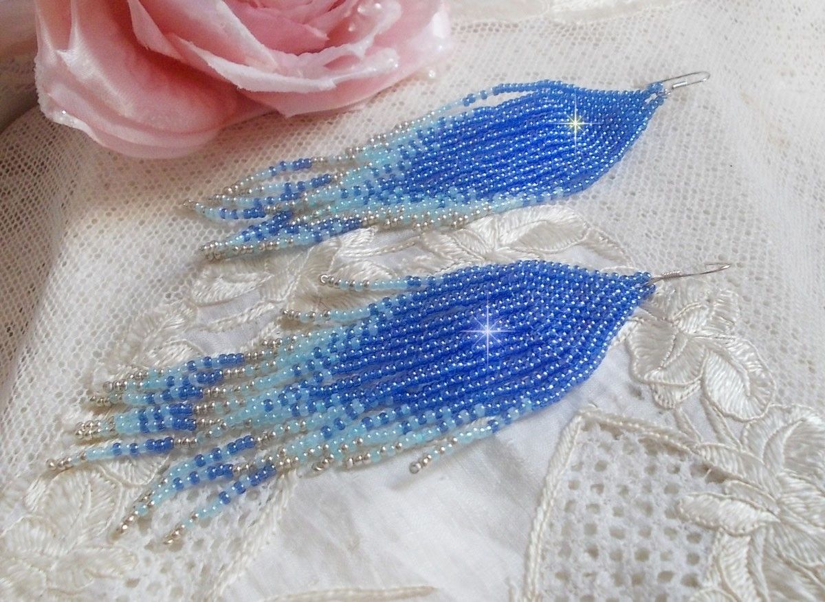 BO Soft Blue Dreams criado com contas de sementes de qualidade em azul safira, azul céu e prata com ganchos auriculares de prata 925/1000