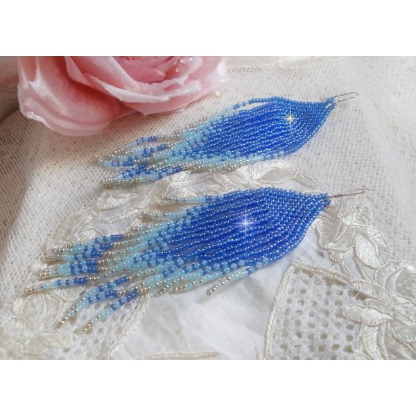 BO Soft Blue Dreams criado com contas de sementes de qualidade em azul safira, azul c&eacute;u e prata com ganchos auriculares de prata 925/1000