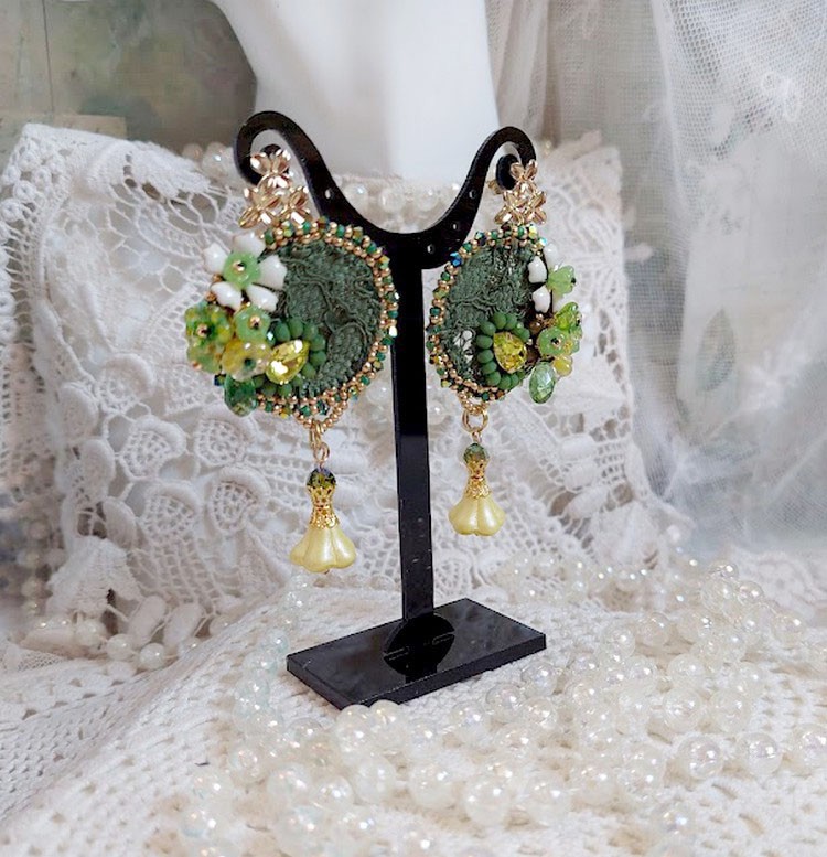 BO Espoir brod&eacute;es avec fleurs et rondes aplaties verres, dentelle, perles Cristal Swarovski