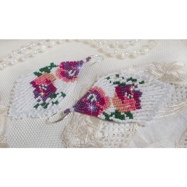 BO Flores de Cerejeira criadas com Branco Opaco, Rosa de várias tonalidades, Verde com Tucos