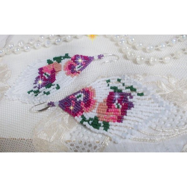 BO Flores de Cerejeira criadas com Branco Opaco, Rosa de várias tonalidades, Verde com Tucos