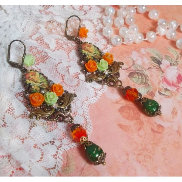 BO Fada Alo&eacute;s Ab&oacute;bora criada com cabochons de lupa, rosas de resina e cristais