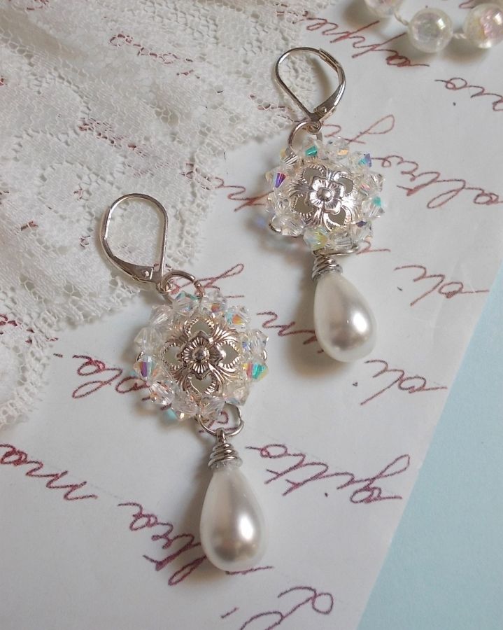 BO Gouttelettes Givrées com cristais Swarovski e pérolas brancas de Maiorca