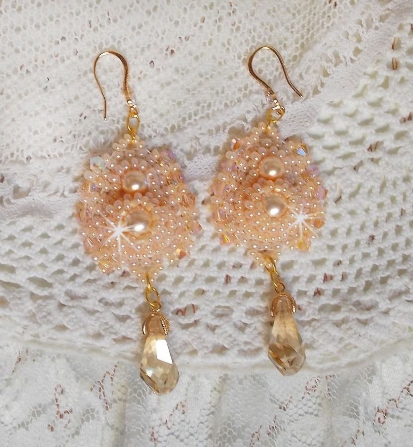 BO Idylle Beauty bordado com cristais Swarovski, acessórios folheados a ouro e contas de sementes