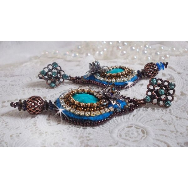 BO Ilycia Charmoso bordado com dois cabochons de face verde turquesa e cristais Swarovski