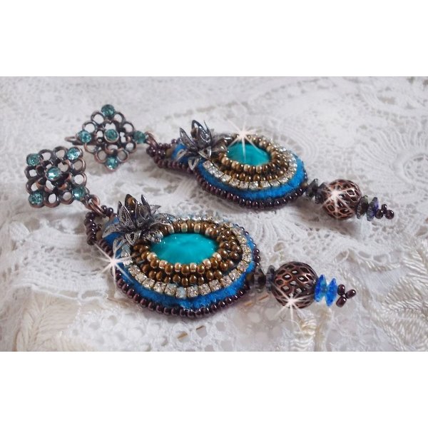 BO Ilycia Charmoso bordado com dois cabochons de face verde turquesa e cristais Swarovski