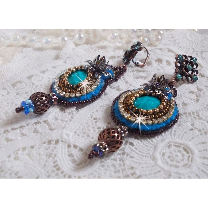 BO Ilycia Charmoso bordado com dois cabochons de face verde turquesa e cristais Swarovski