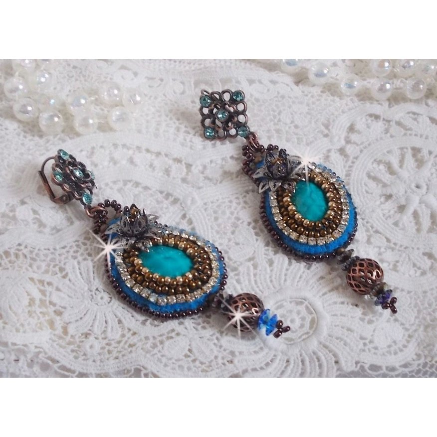 BO Ilycia Charmoso bordado com dois cabochons de face verde turquesa e cristais Swarovski