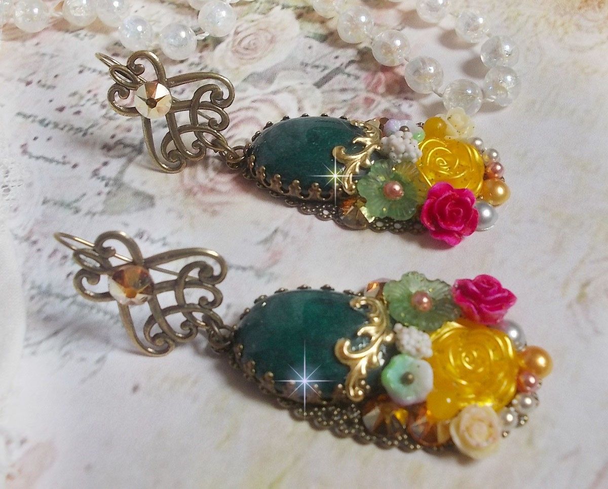 BO Jade Flowers criadas com cabochons ovais malaio Jade, cristais Swarovski, contas de resina, flores de vidro com acessórios de qualidade 