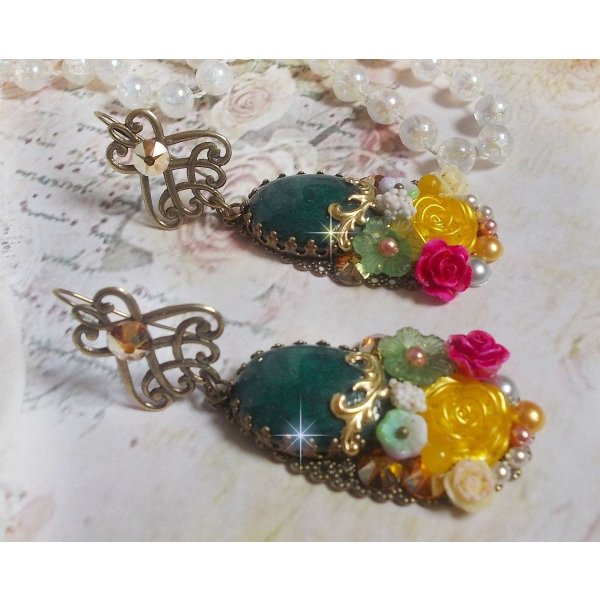 BO Jade Flowers criadas com cabochons ovais malaio Jade, cristais Swarovski, contas de resina, flores de vidro com acess&oacute;rios de qualidade 