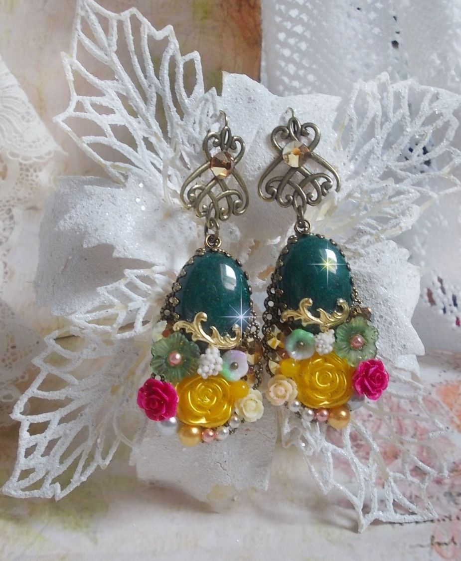 BO Jade Flowers criadas com cabochons ovais malaio Jade, cristais Swarovski, contas de resina, flores de vidro com acessórios de qualidade 