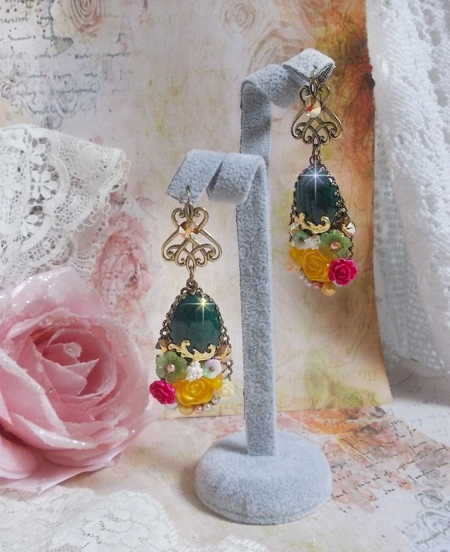 BO Jade Flowers criadas com cabochons ovais malaio Jade, cristais Swarovski, contas de resina, flores de vidro com acessórios de qualidade 