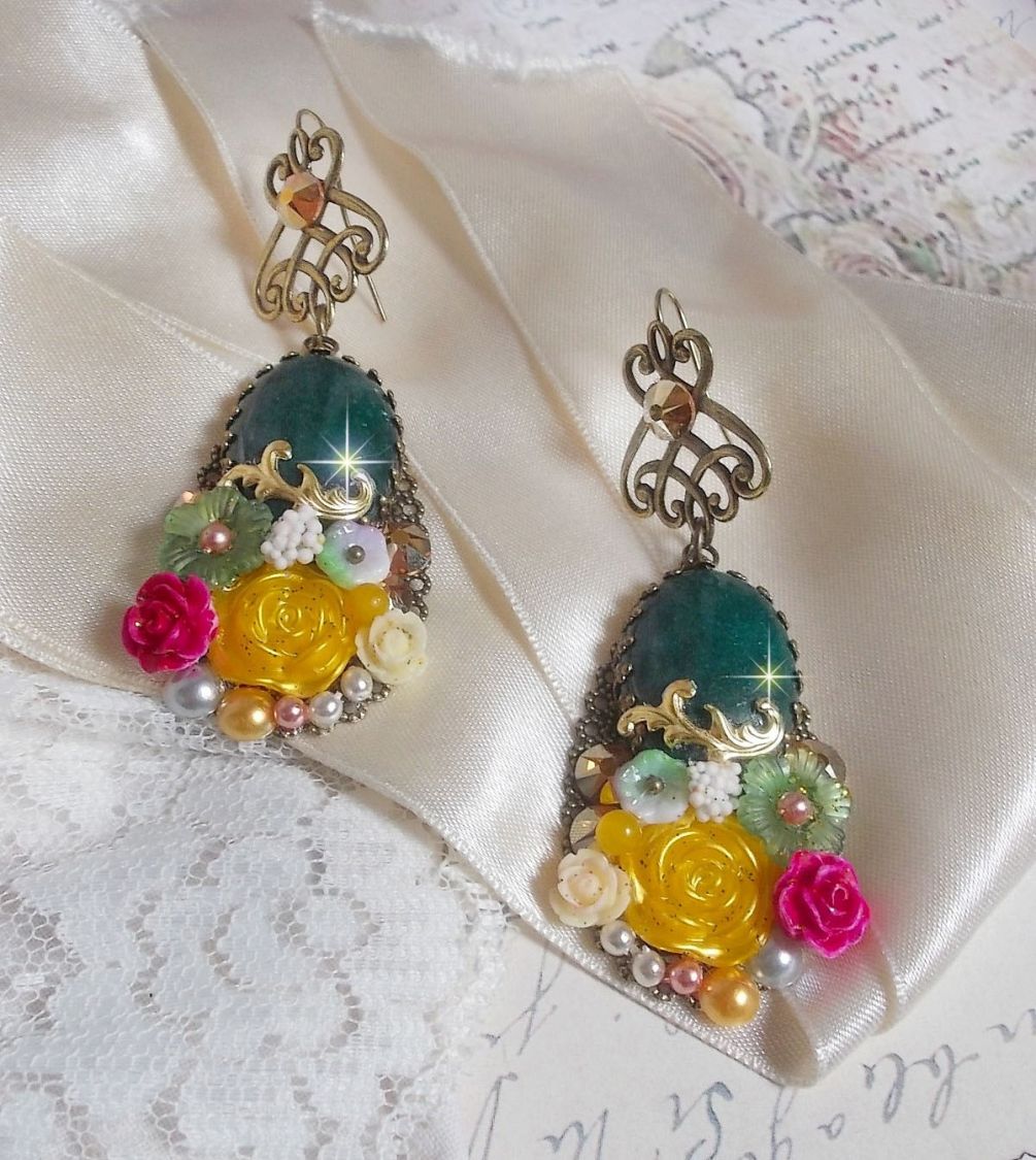 BO Jade Flowers criadas com cabochons ovais malaio Jade, cristais Swarovski, contas de resina, flores de vidro com acessórios de qualidade 