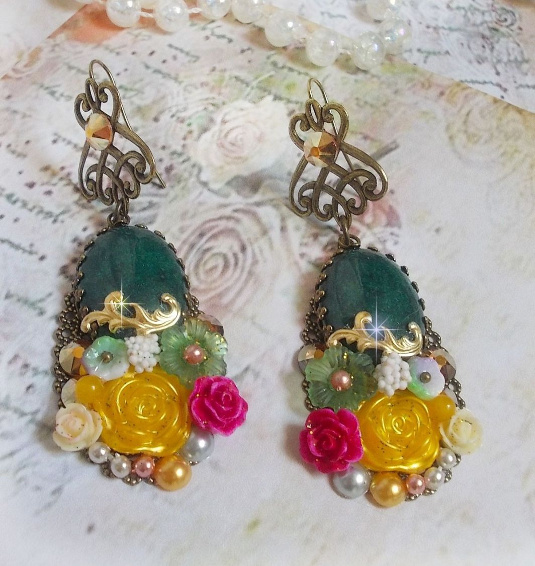 BO Jade Flowers criadas com cabochons ovais malaio Jade, cristais Swarovski, contas de resina, flores de vidro com acessórios de qualidade 