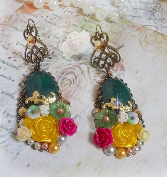 BO Jade Flowers criadas com cabochons ovais malaio Jade, cristais Swarovski, contas de resina, flores de vidro com acess&oacute;rios de qualidade 