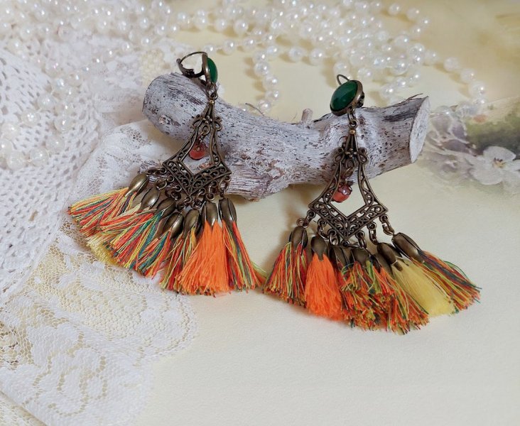 BO Kal&eacute;idoscope avec pompons multicolores, perles r&eacute;sines, pendentifs et dormeuses m&eacute;tal