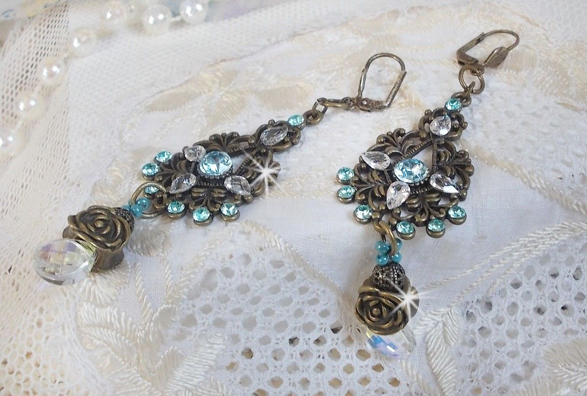 BO Lady in Blue montado com cristais Swarovski e Zircónio com acessórios de bronze