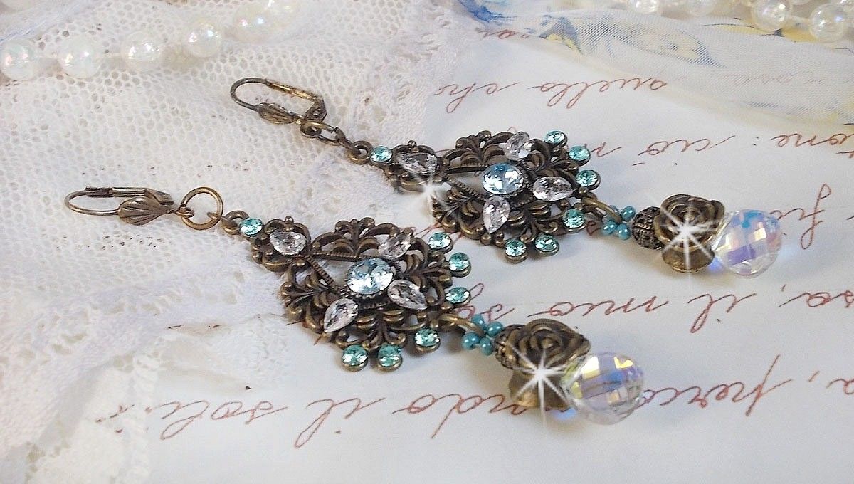 BO Lady in Blue montado com cristais Swarovski e Zircónio com acessórios de bronze
