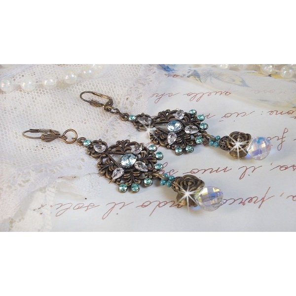 BO Lady in Blue montado com cristais Swarovski e Zircónio com acessórios de bronze