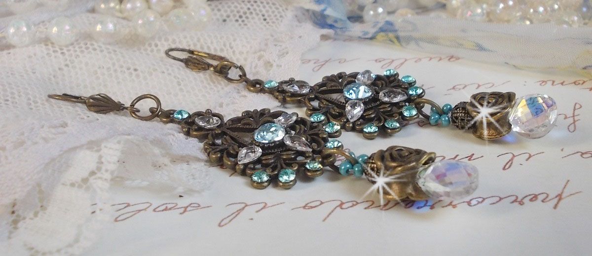 BO Lady in Blue montado com cristais Swarovski e Zircónio com acessórios de bronze