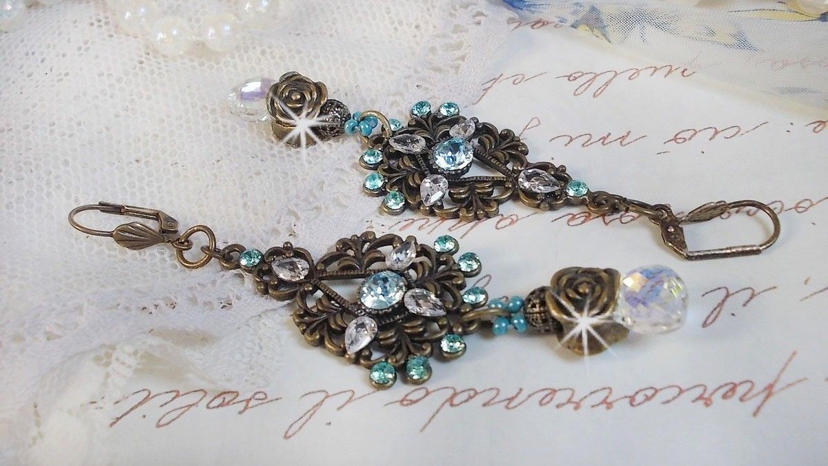 BO Lady in Blue montado com cristais Swarovski e Zircónio com acessórios de bronze