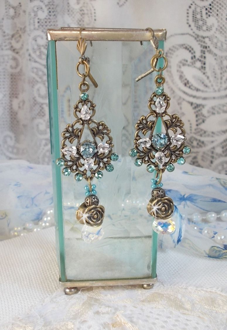 BO Lady in Blue montado com cristais Swarovski e Zircónio com acessórios de bronze