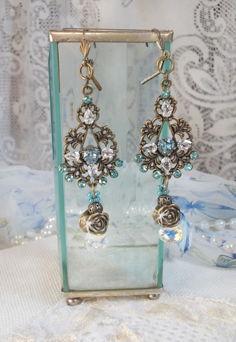 BO Lady in Blue montado com cristais Swarovski e Zircónio com acessórios de bronze