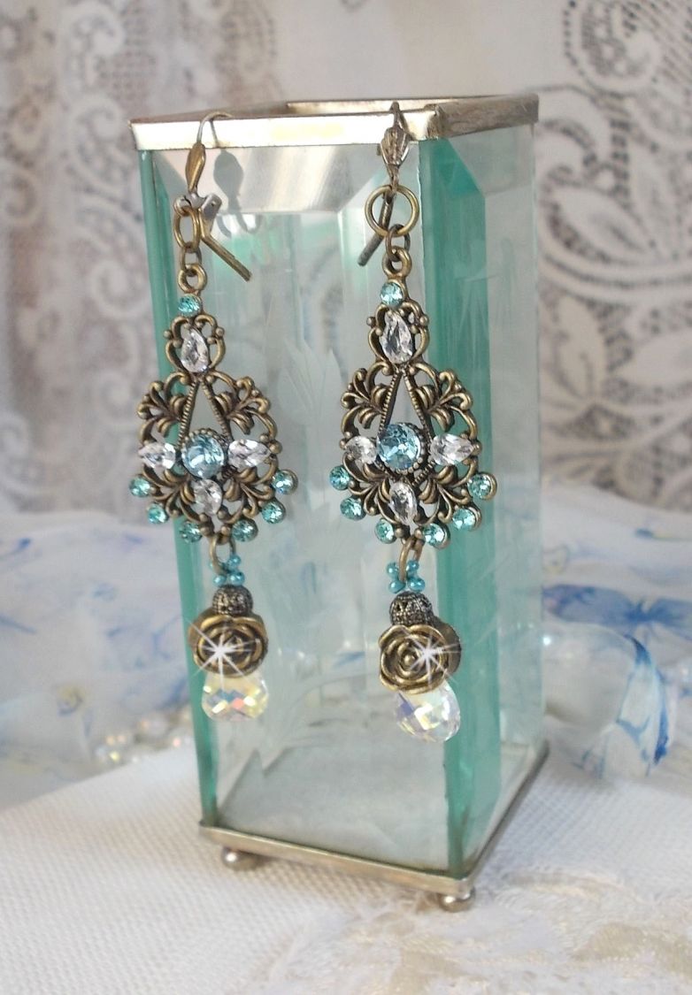 BO Lady in Blue montado com cristais Swarovski e Zircónio com acessórios de bronze
