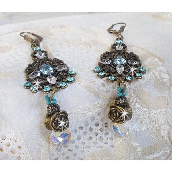 BO Lady in Blue montado com cristais Swarovski e Zirc&oacute;nio com acess&oacute;rios de bronze