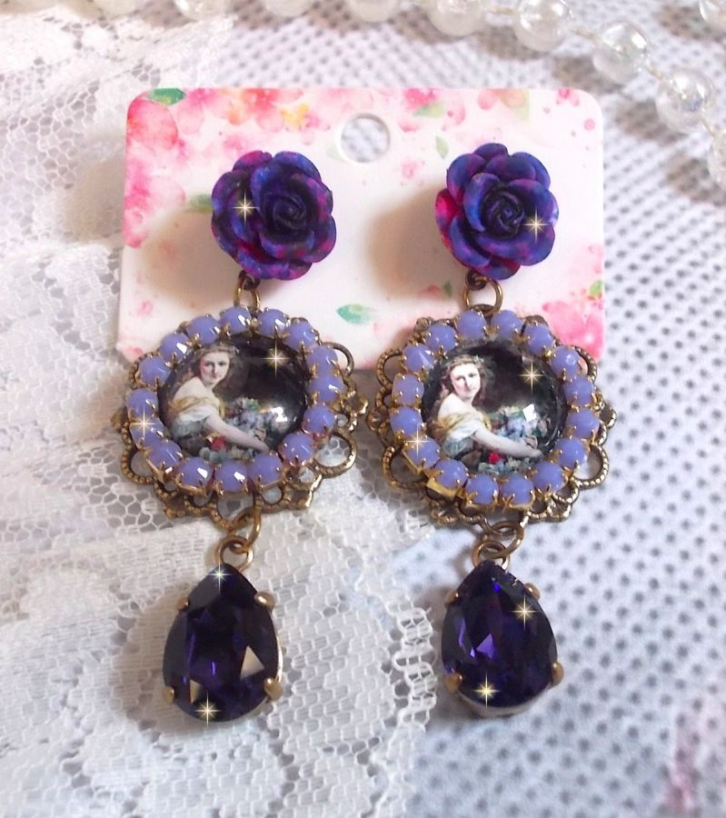 BO La Lavendière criado com cabochões de lupa, cristais PureCrystal, cabochões de resina, banhados a ouro e acessórios de latão de bronze