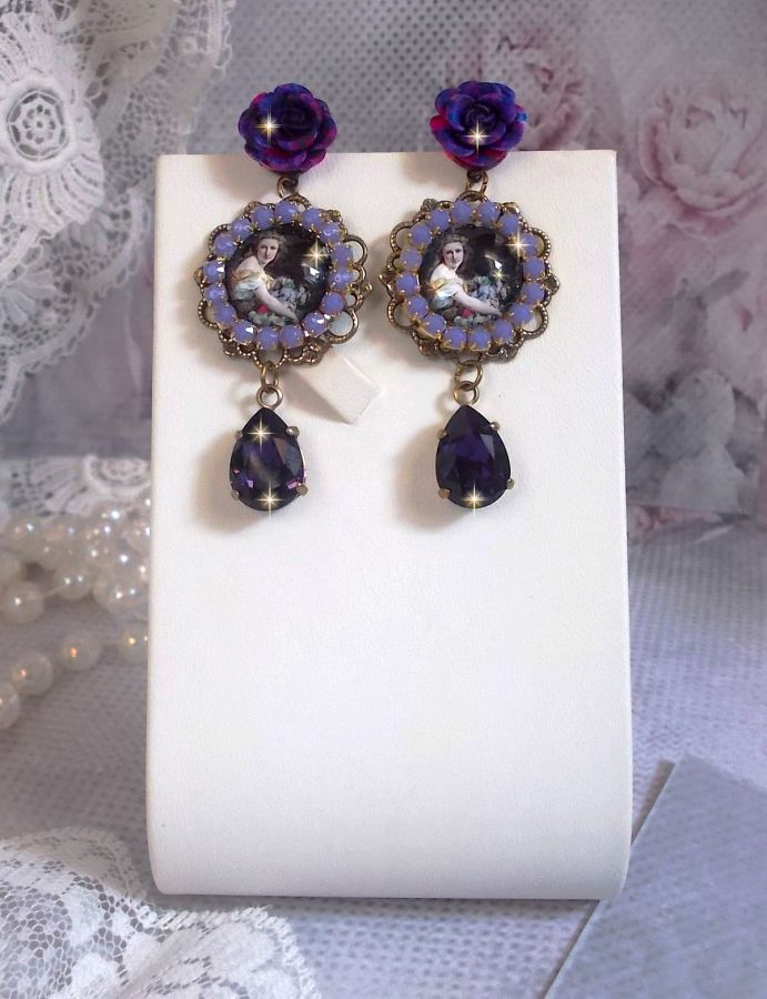 BO La Lavendière criado com cabochões de lupa, cristais PureCrystal, cabochões de resina, banhados a ouro e acessórios de latão de bronze