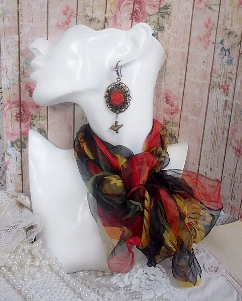 BO Loly Roses criado com cabochons de resina, corrente de rhinestone de cristal com acess&oacute;rios de bronze