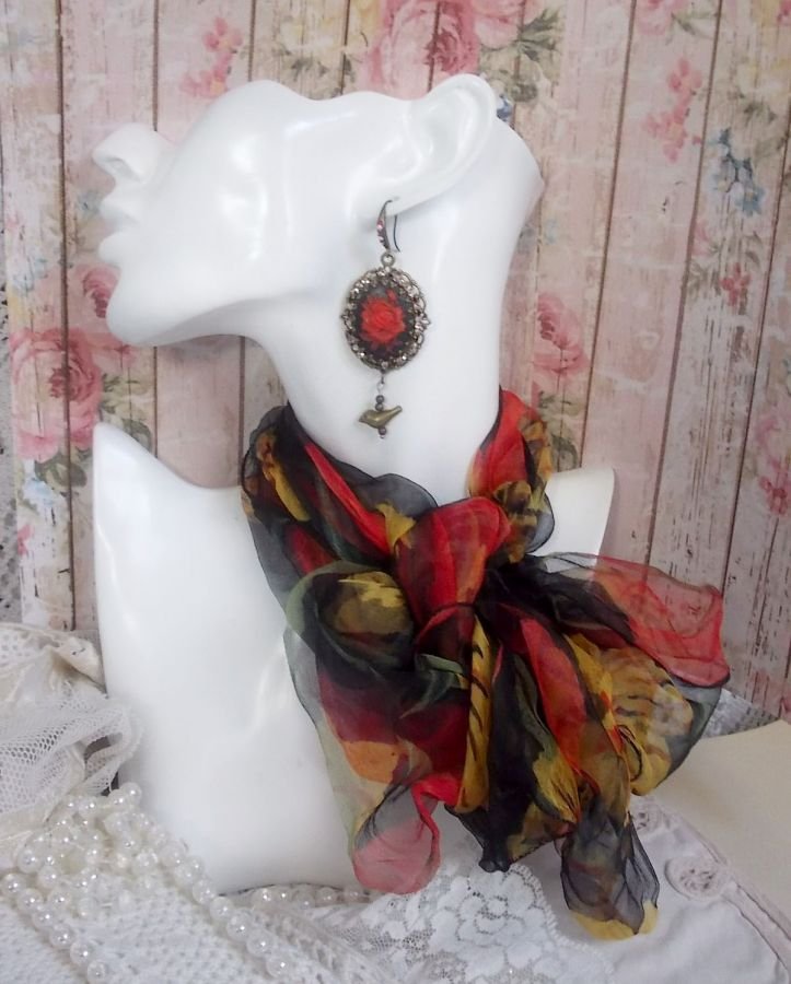 BO Loly Roses criado com cabochons de resina, corrente de rhinestone de cristal com acessórios de bronze