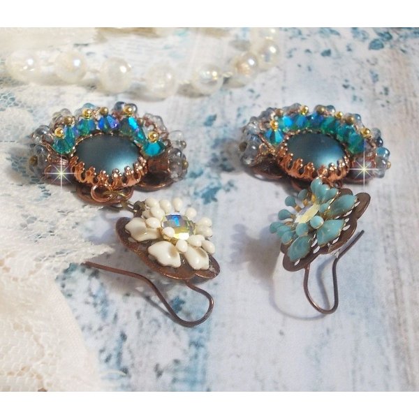 BO Lou Petrol cr&eacute;&eacute;es avec cristaux de Swarovski, perles en verre et fleurs &eacute;poxy 