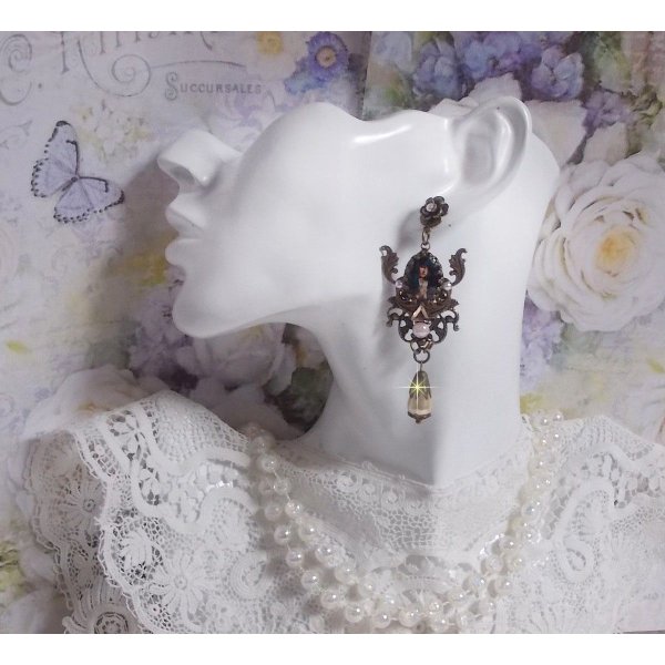 BO Madonna criada com cabochons PureCrystal, cabochons de lupa, selos de nuvens e acess&oacute;rios de bronze