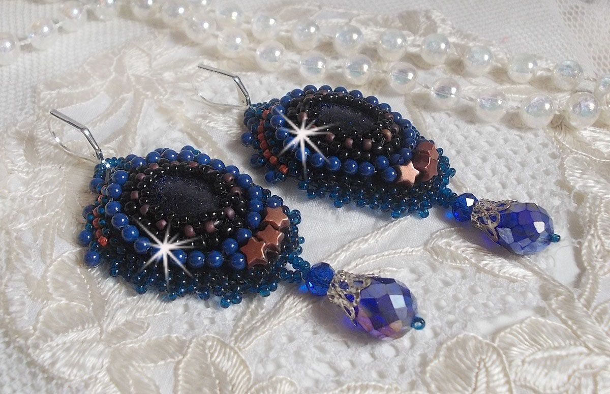 BO Maldivas bordadas com cabochões de resina brilhante, contas Swarovski redondas peroladas e contas de sementes Miyuki