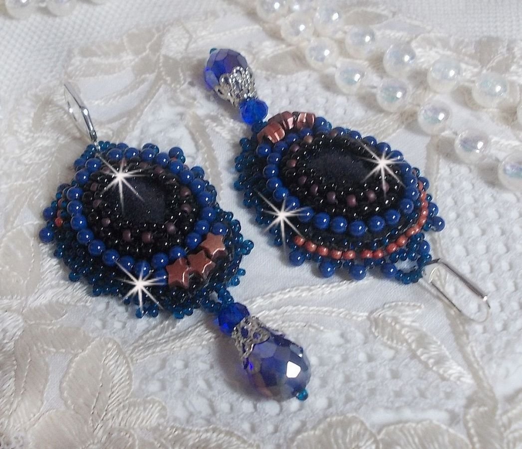 BO Maldivas bordadas com cabochões de resina brilhante, contas Swarovski redondas peroladas e contas de sementes Miyuki