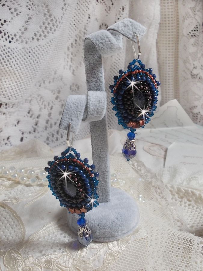 BO Maldivas bordadas com cabochões de resina brilhante, contas Swarovski redondas peroladas e contas de sementes Miyuki