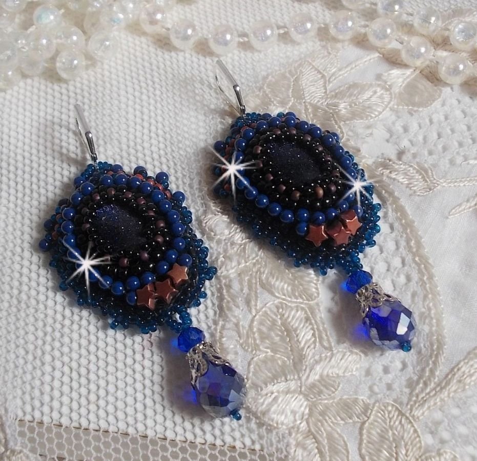 BO Maldivas bordadas com cabochões de resina brilhante, contas Swarovski redondas peroladas e contas de sementes Miyuki