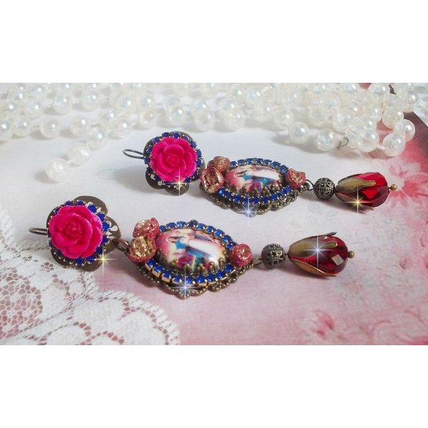 BO Maria e Jesus criados com cabochons de resina, pêras vermelhas facetadas e vários acessórios