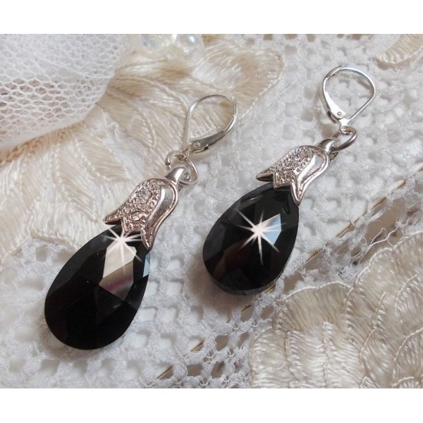 BO Merveilles Jet criado com pequenos strass de prata e gotas facetadas