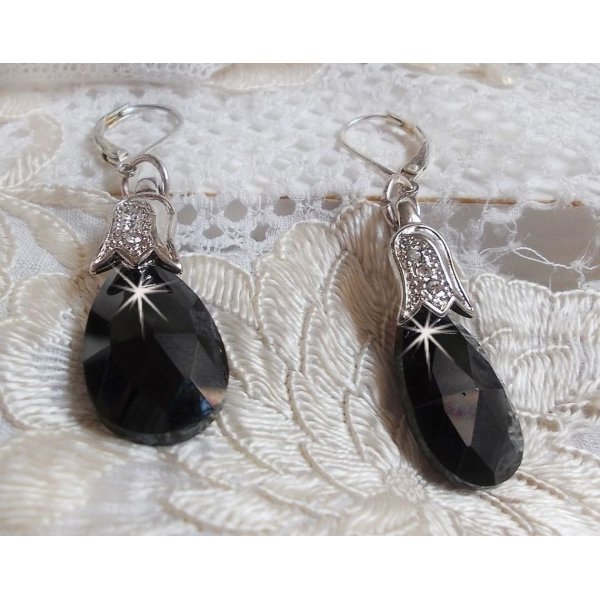 BO Merveilles Jet criado com pequenos strass de prata e gotas facetadas