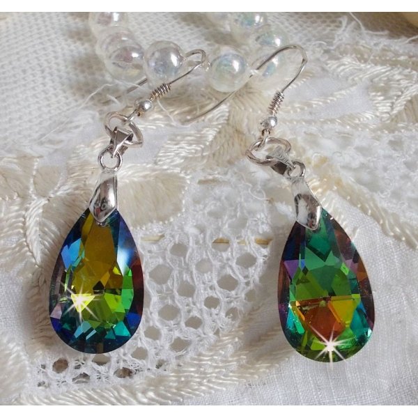 BO Merveilles Volcano avec des gouttes facett&eacute;es et des b&eacute;li&egrave;res gaufr&eacute;es de petit strass