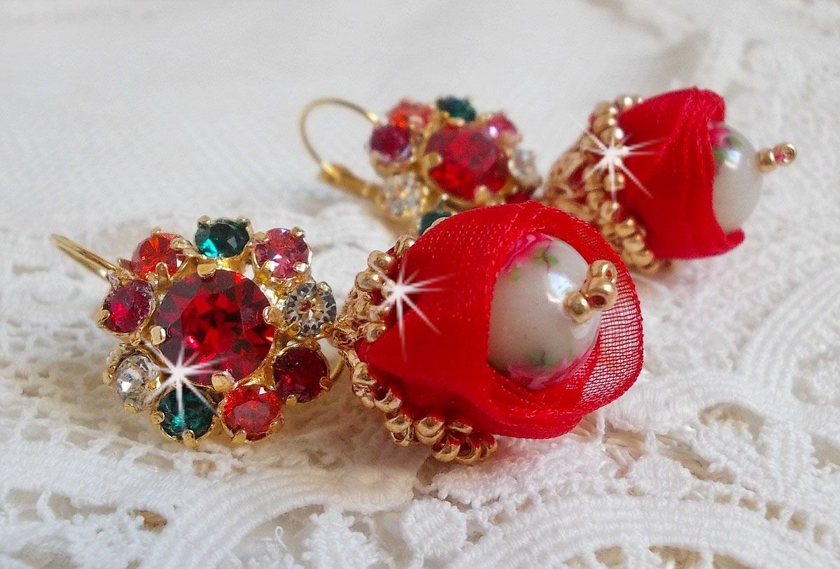BO Mia bordado com cristais Swarovski, pedras de zircónio laranja, contas Fimo e contas de sementes