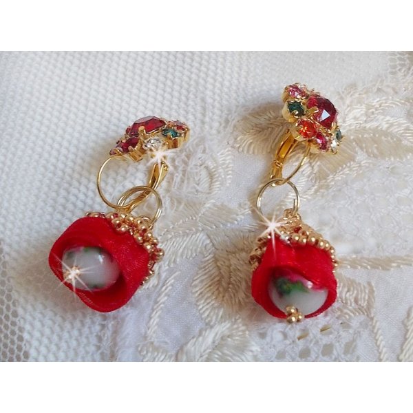 BO Mia bordado com cristais Swarovski, pedras de zirc&oacute;nio laranja, contas Fimo e contas de sementes